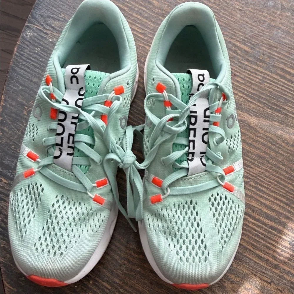 On Cloudsurfertrainer women sz7.5 - Picture 1 of 4